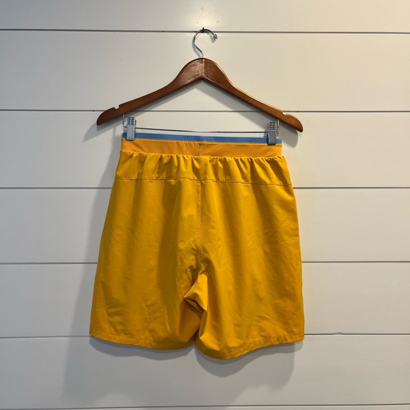 Fabletics lined short - Picture 2 of 4